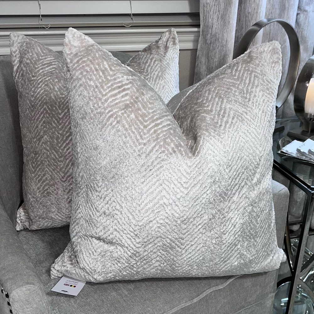 1-CALDEIRA CUT VELVET DESIGN DECORATIVE PILLOW (Read description for detail )